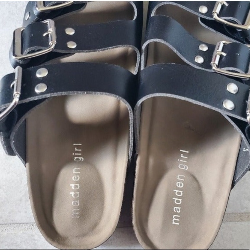Madden Girl Ella Black Faux Leather Slip On Buckle Sandals Size 5 - Picture 4 of 5